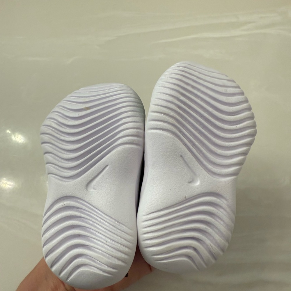 Baby Slip-On Nike Sneakers 2C - Picture 4 of 5